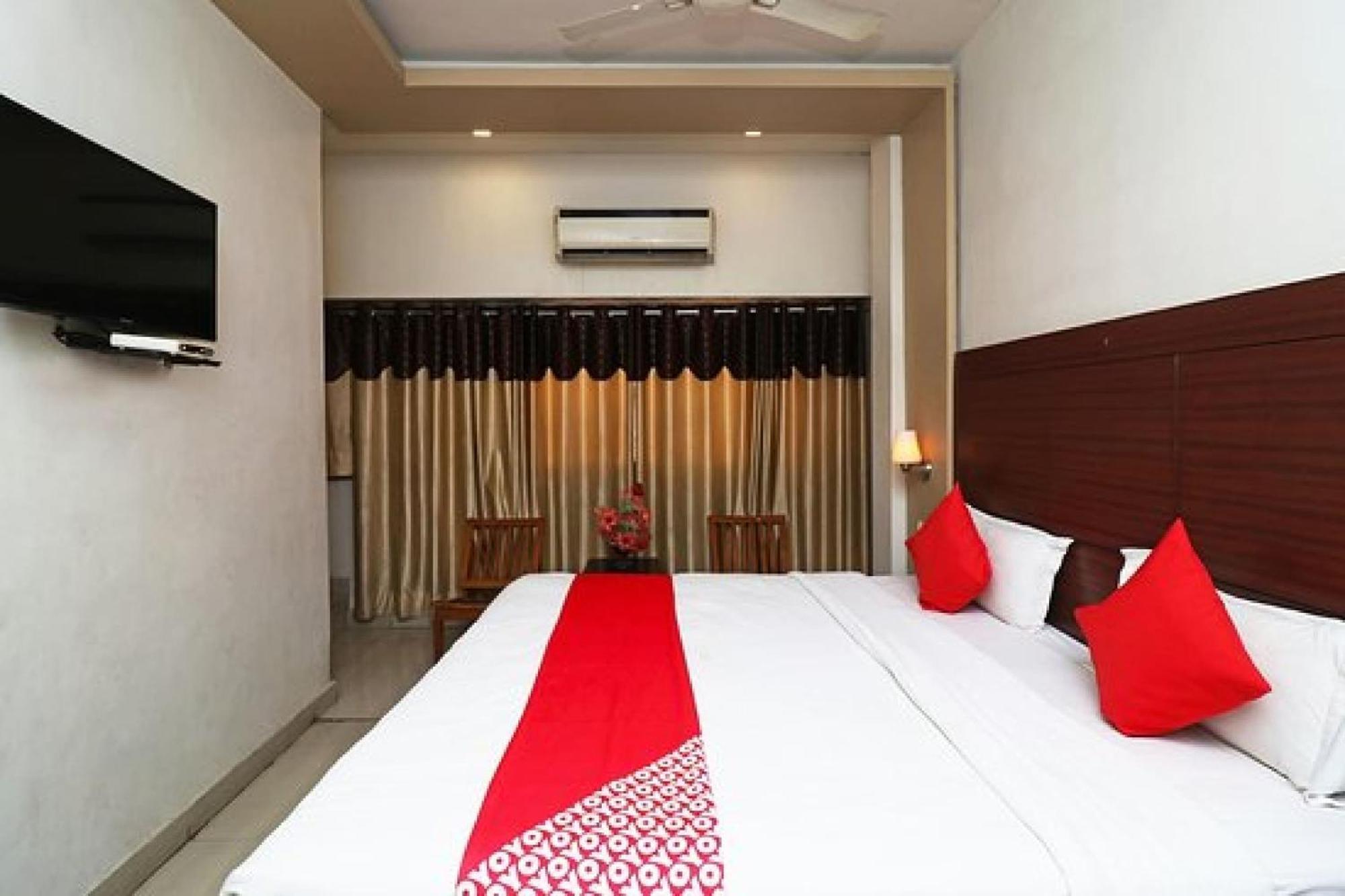 Capital O Hotel Surya Continental ラクナウ エクステリア 写真