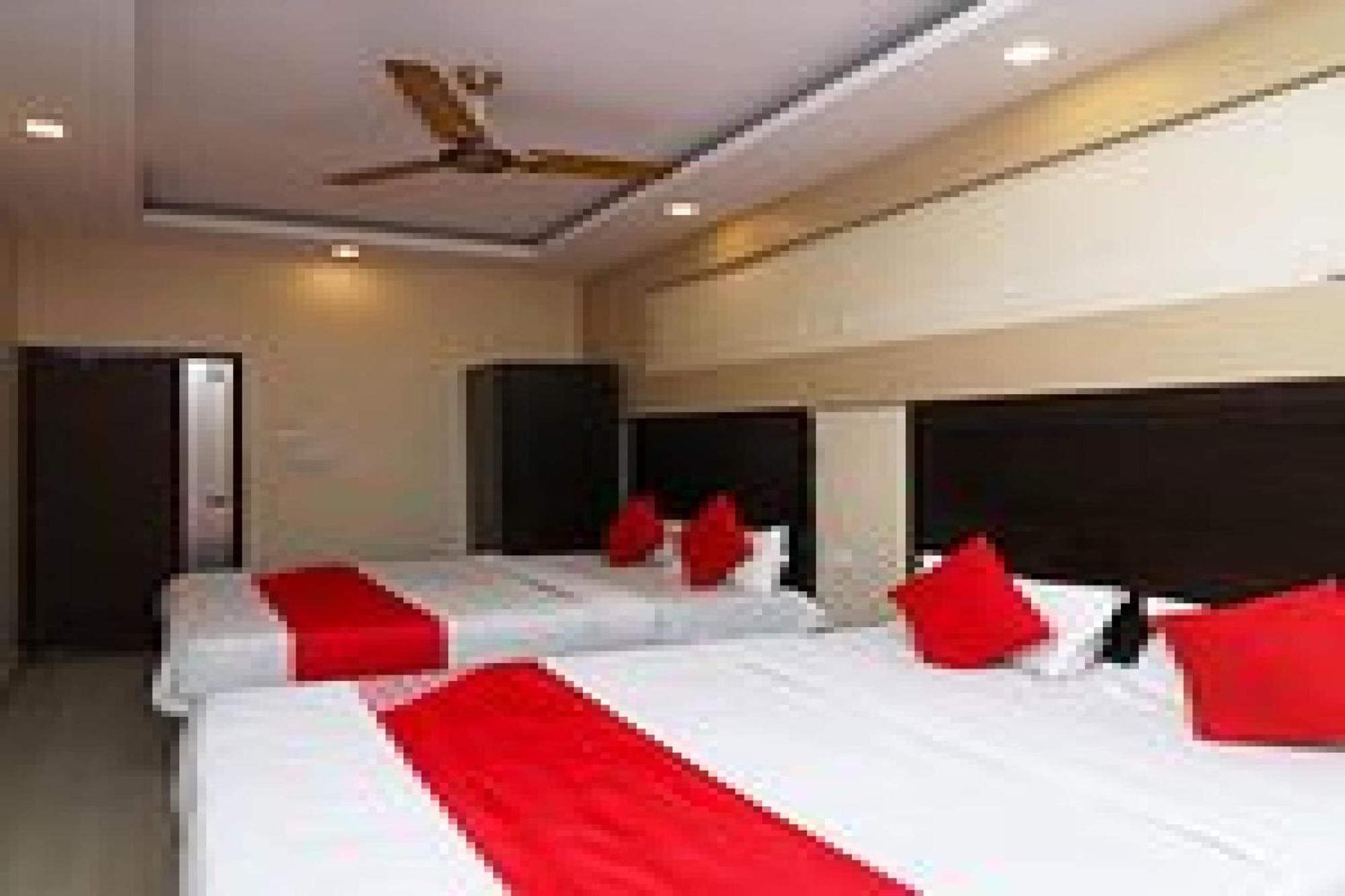 Capital O Hotel Surya Continental ラクナウ エクステリア 写真
