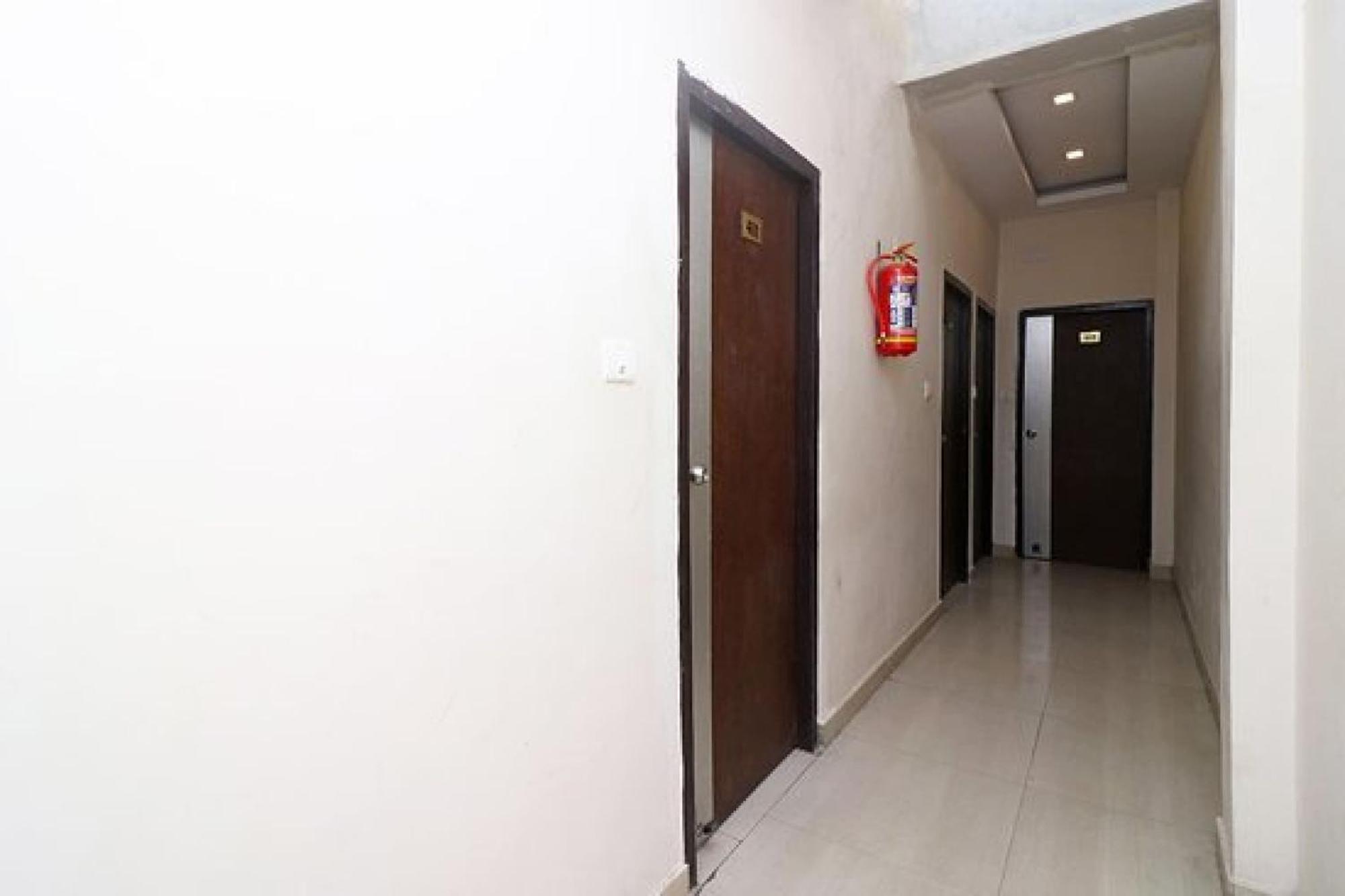 Capital O Hotel Surya Continental ラクナウ エクステリア 写真