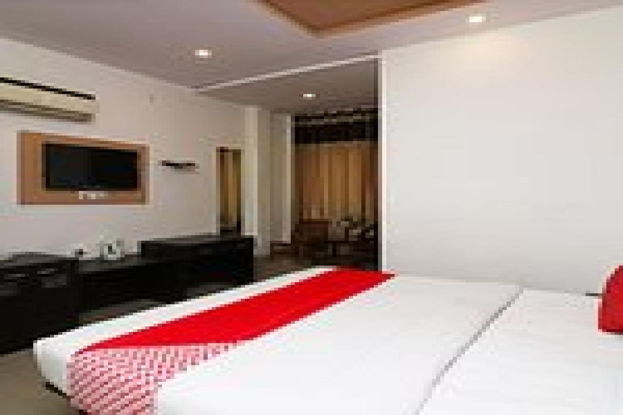 Capital O Hotel Surya Continental ラクナウ エクステリア 写真