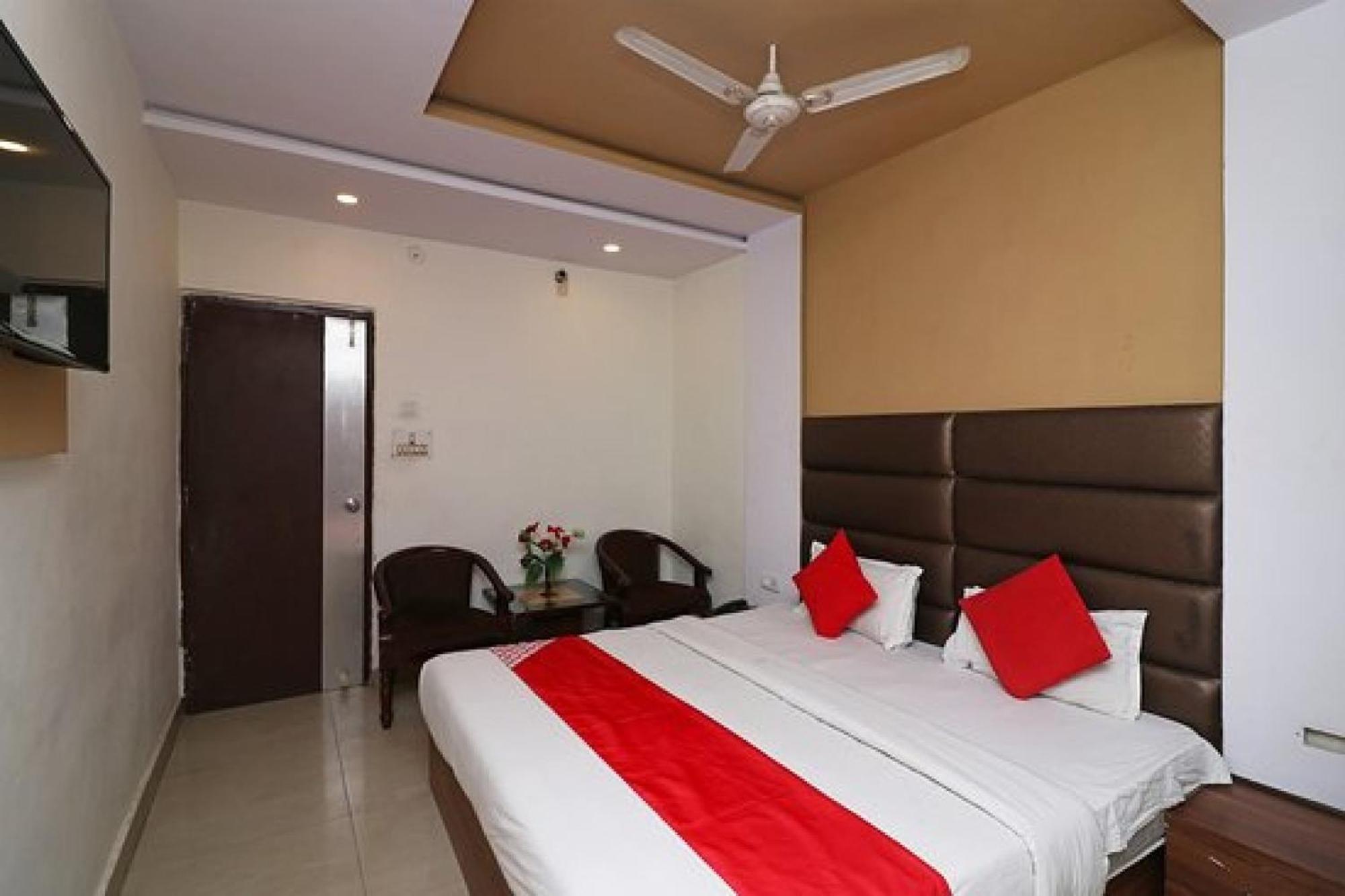 Capital O Hotel Surya Continental ラクナウ エクステリア 写真