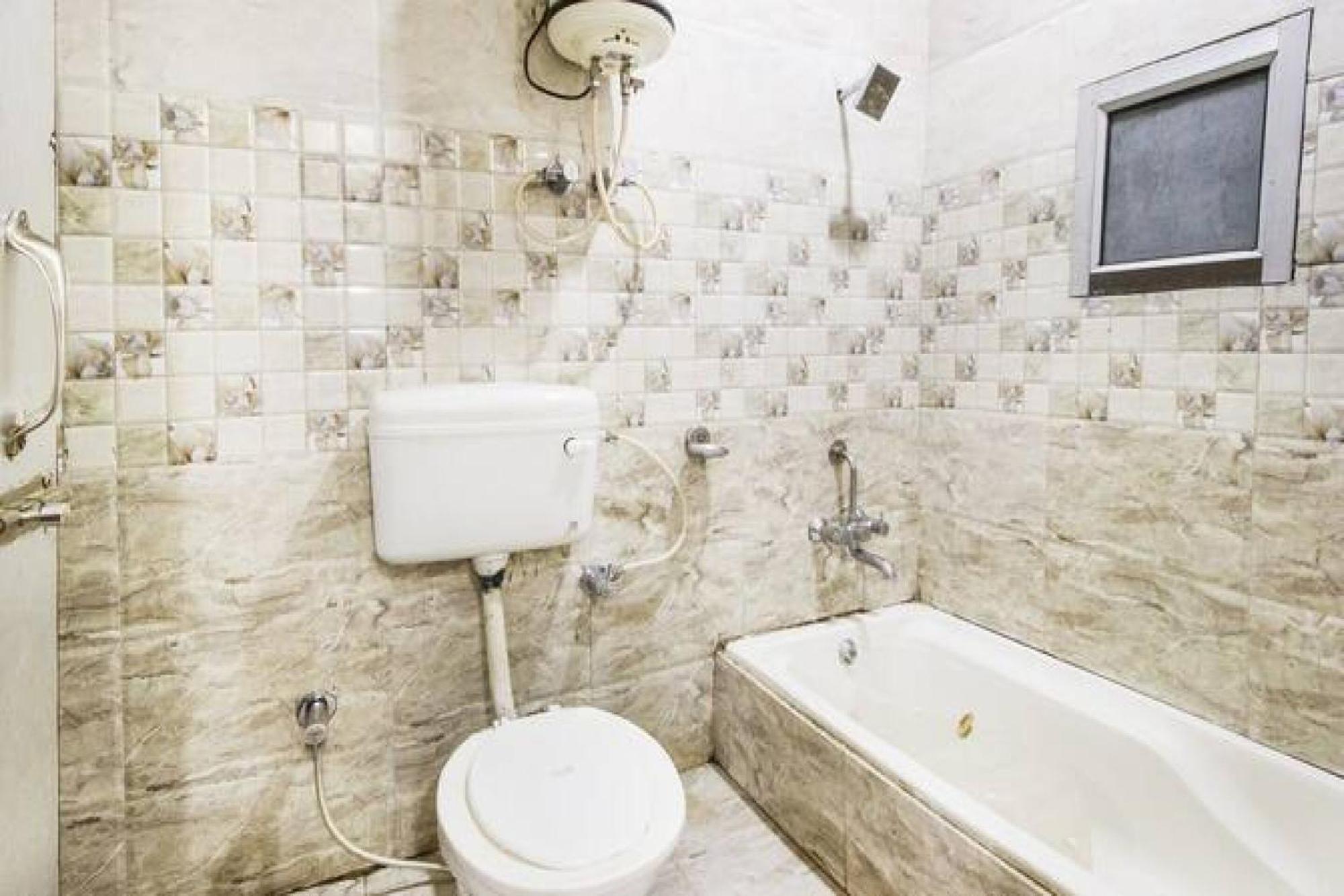 Capital O Hotel Surya Continental ラクナウ エクステリア 写真